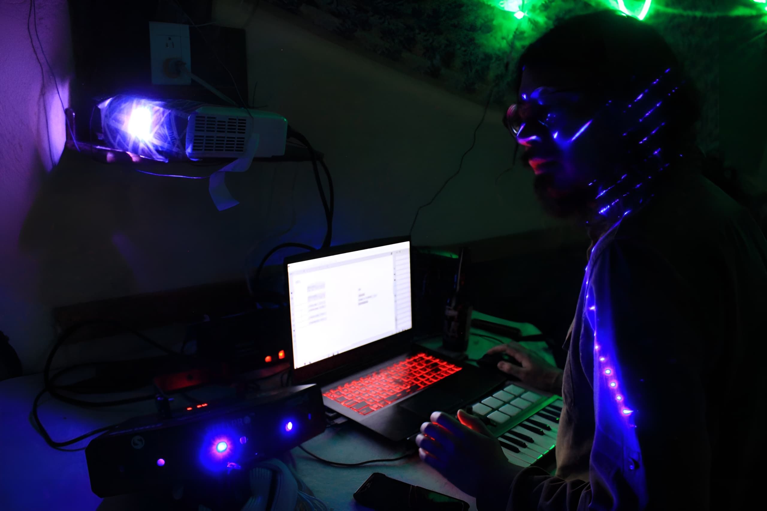 Music & Sound Experiments by Óscar A. Montiel